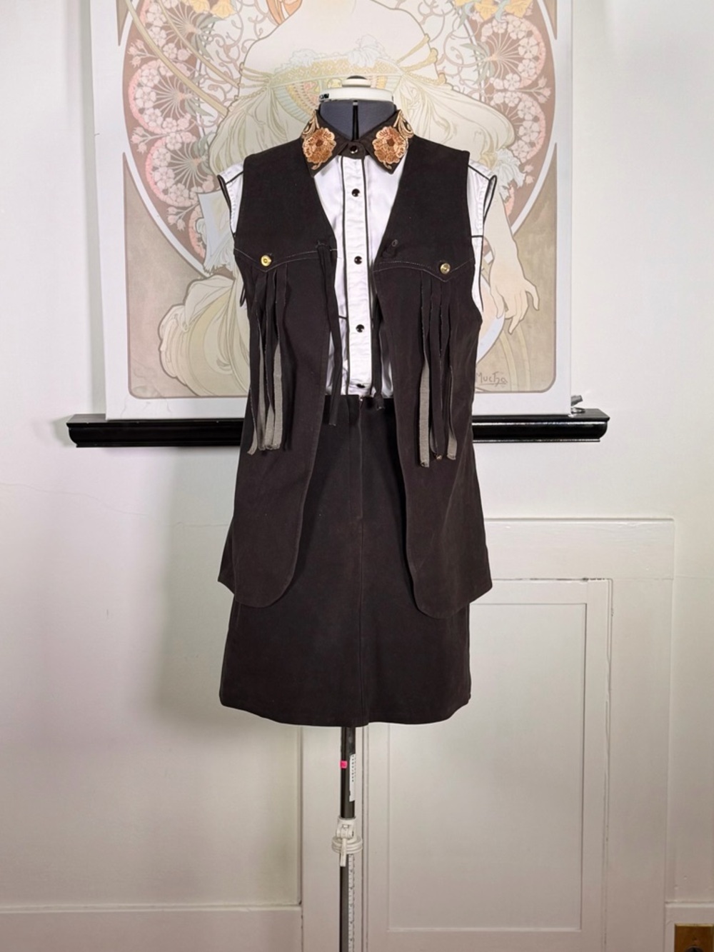 Womenโs Vintage Western Faux Brown Suede Mini Skirt &โ Matching Fringe Vest Set
